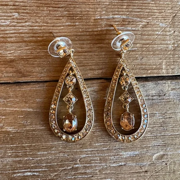 Vintage Monet Teardrop Crystal Dangle Earrings in Champagne Bronze - Picture 1 of 5